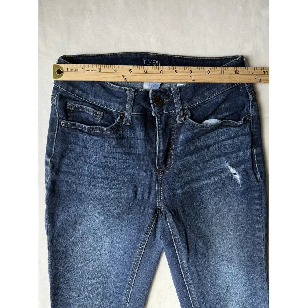 Time And Tru Cotton Skinny Junior Women's Size 6‎ Distressed Blue Jeans